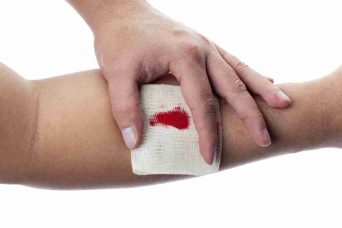 Внутрішньоматкова кровотеча: перші ознаки, симптоми, діагностика. Як зупинити кров?