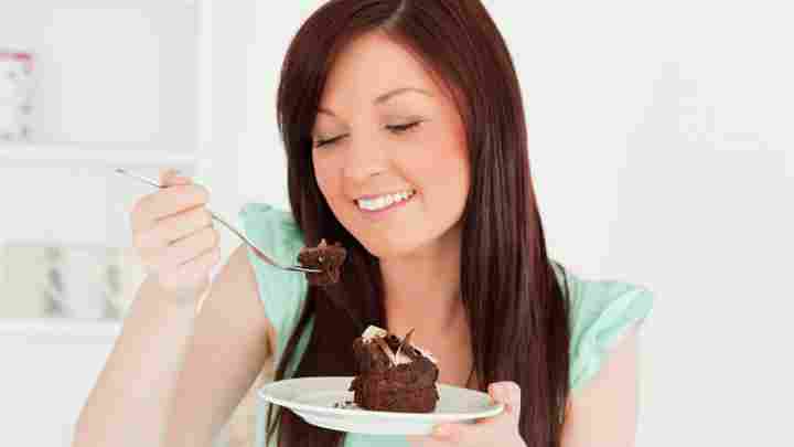 Як перестати їсти солодке і болісне