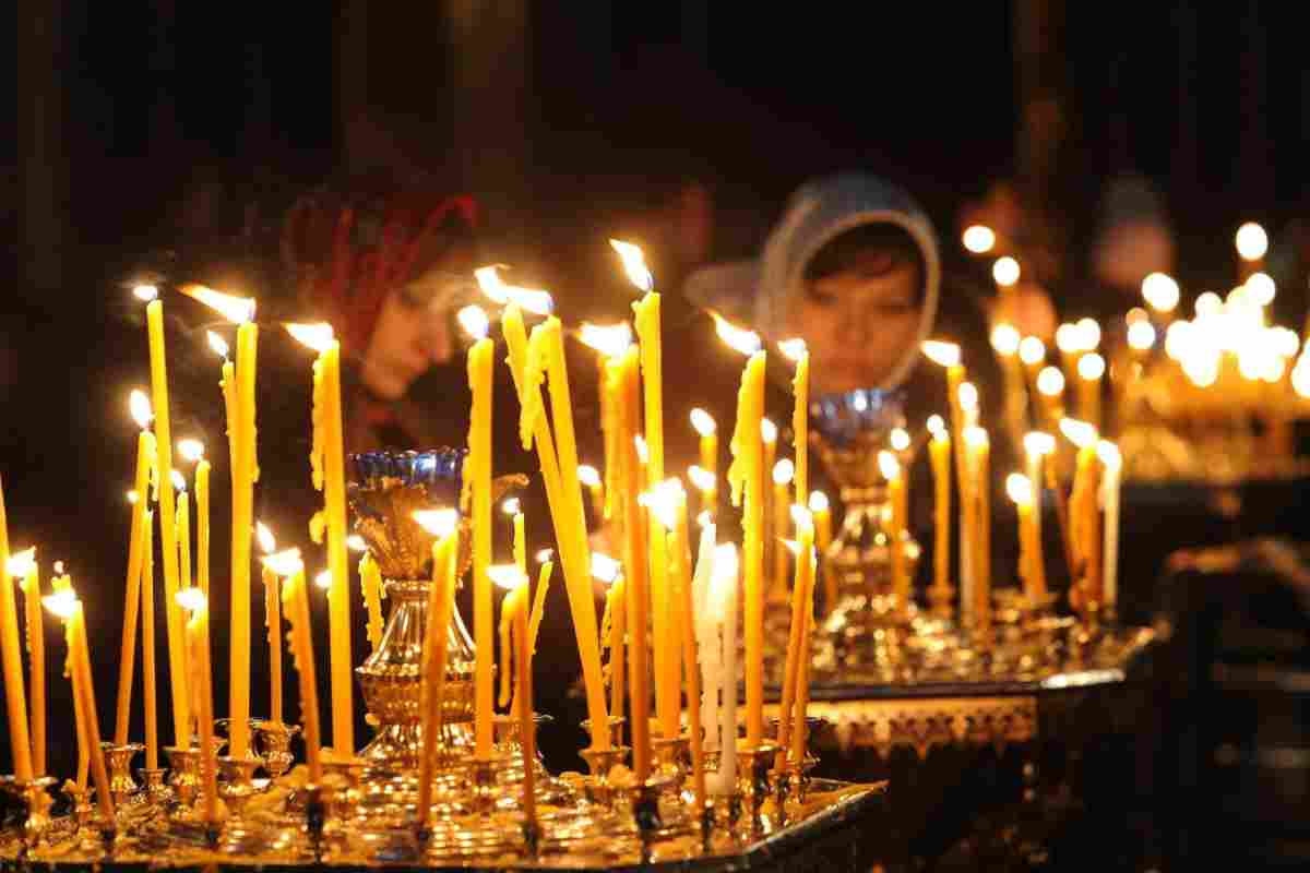 Шість порад про те, як ставити свічки в церкві