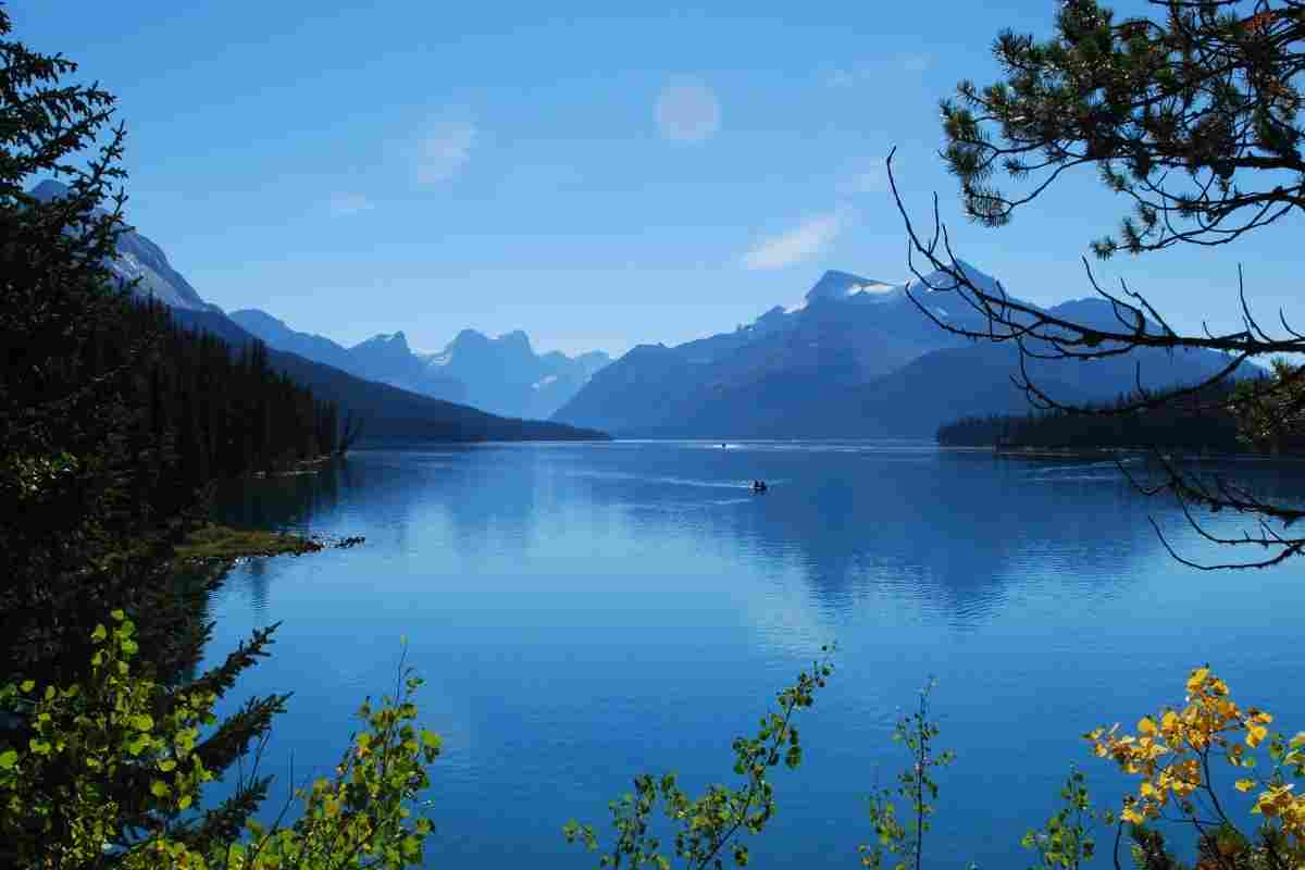 Велике Ведмеже озеро: місцерозташування, природні особливості та цікаві факти