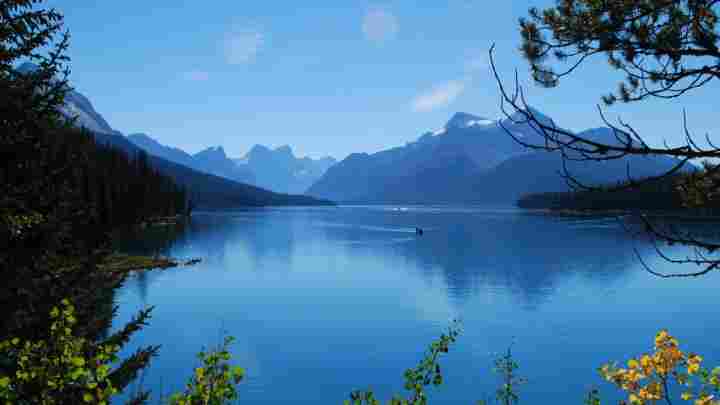 Велике Ведмеже озеро: місцерозташування, природні особливості та цікаві факти