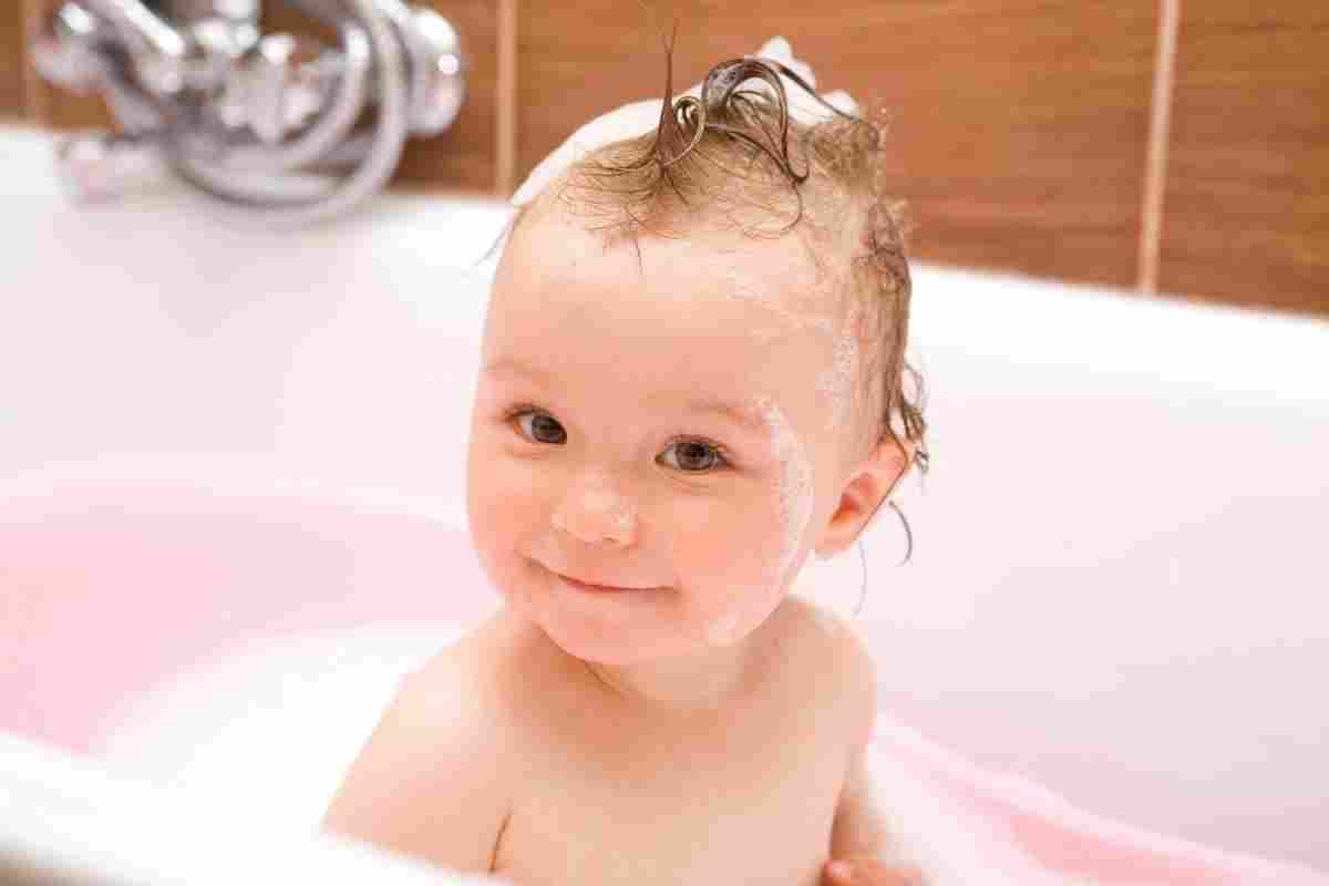 Як правильно мити голову собі і дитині? Як часто можна і потрібно мити голову?