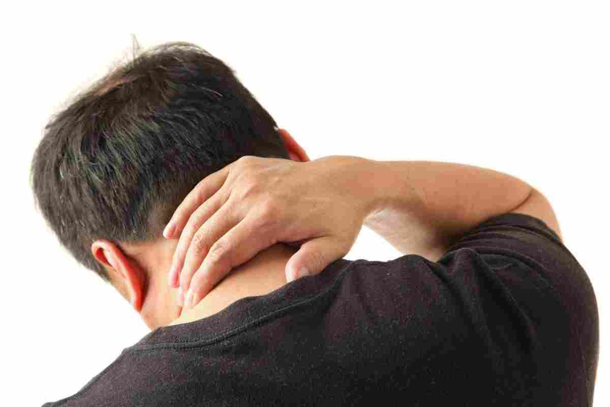 Біль у шиї і потилиці: як лікувати і в чому причина?