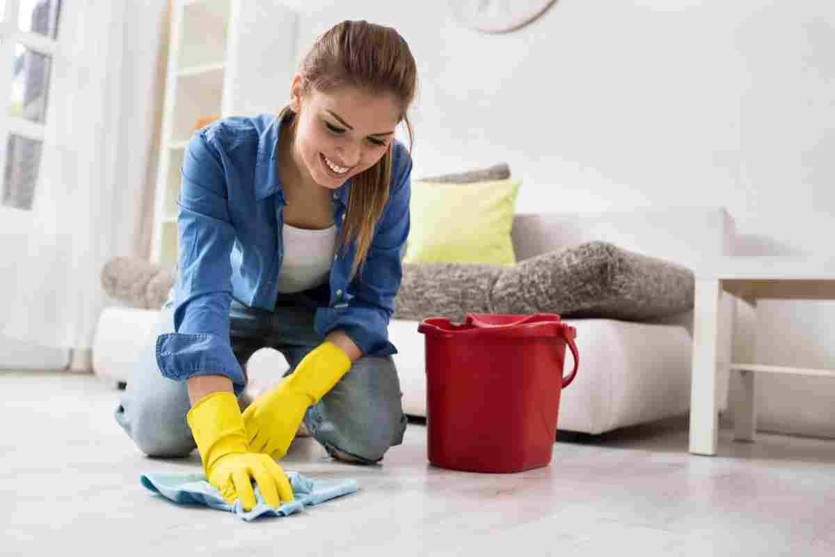 Чому не можна мити підлогу ввечері та інші прикмети про прибирання