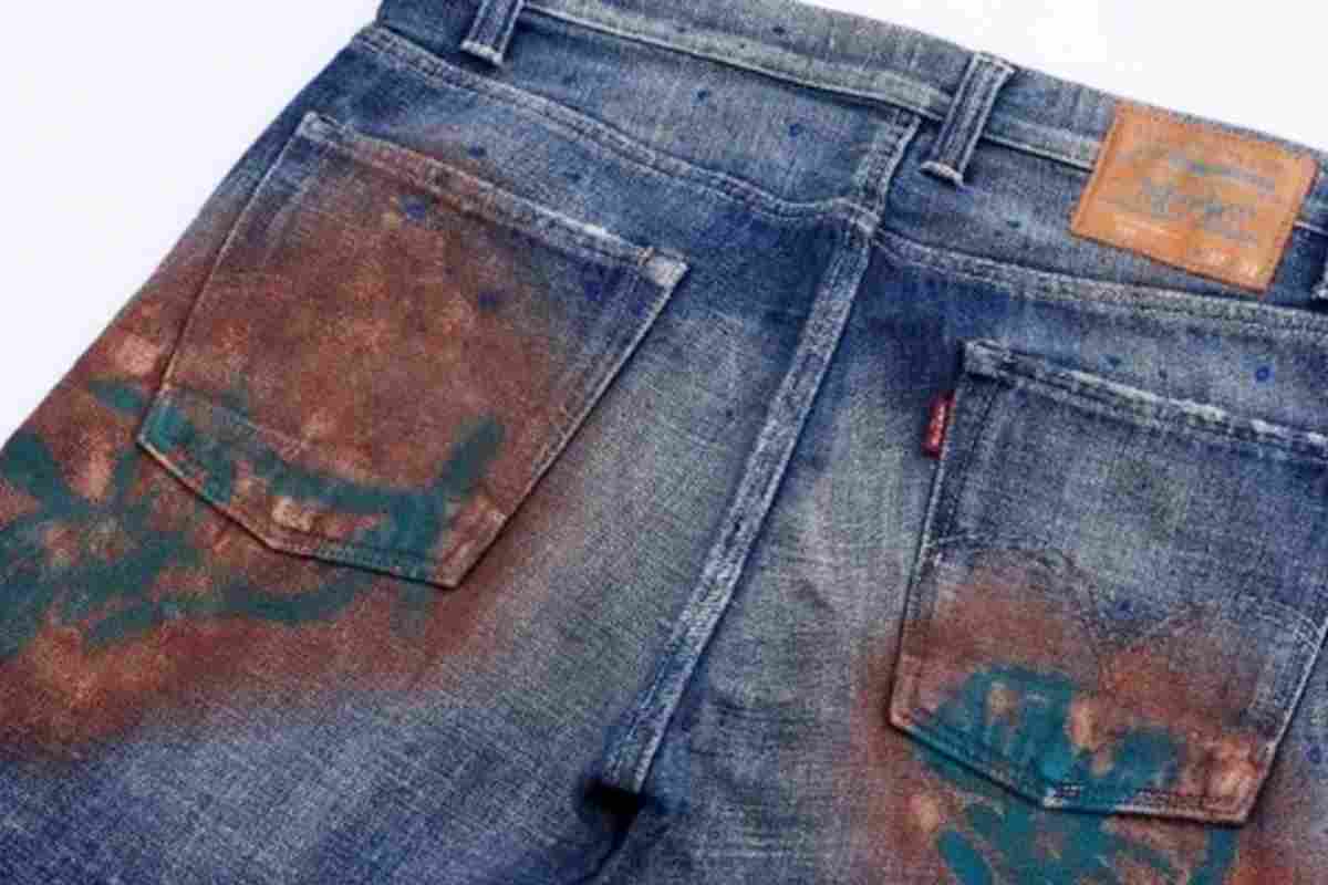 Як вивести пляму на джинсах