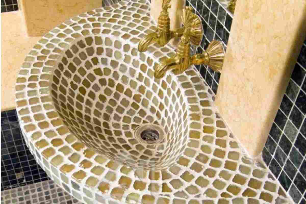 Як викласти мозаїку у ванній