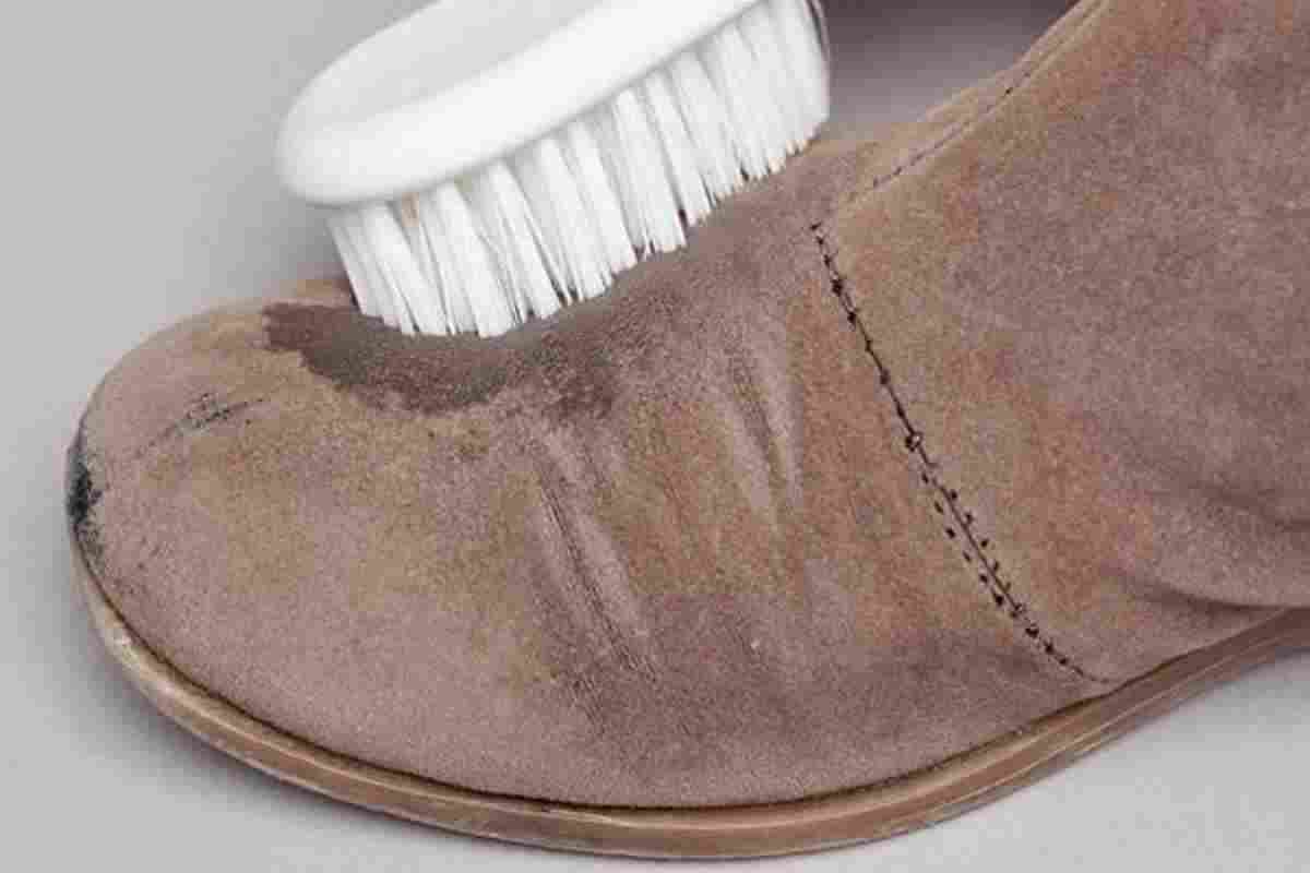 Як очистити черевики від солі