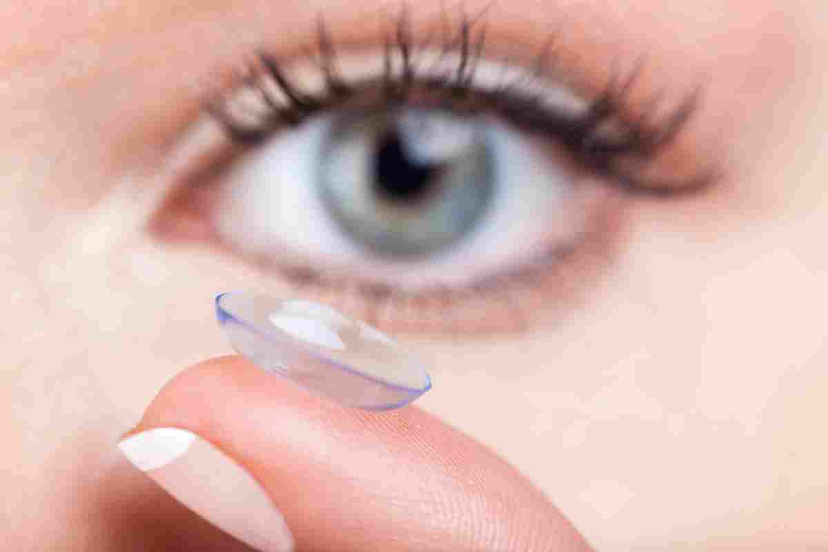 Як чистити контактні лінзи