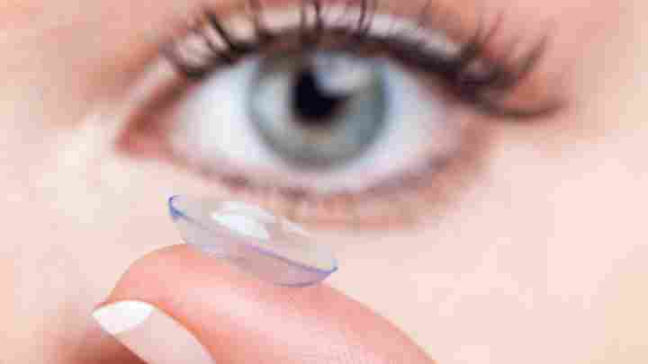 Як чистити контактні лінзи