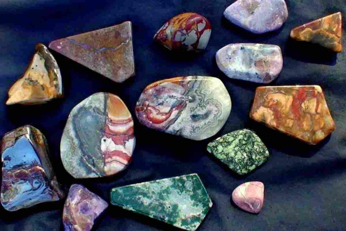 Як виглядають дорогоцінні камені