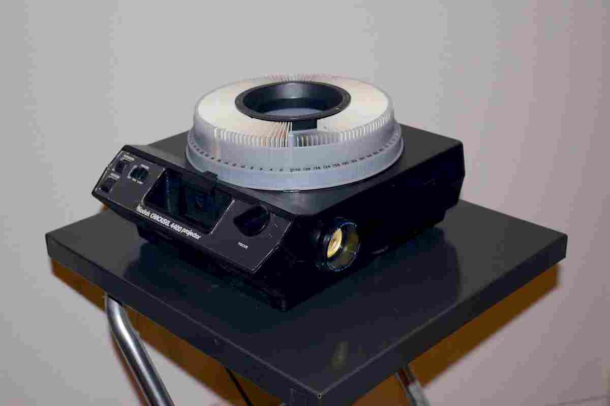 Fujifilm представила свій перший проектор з унікальною конструкцією