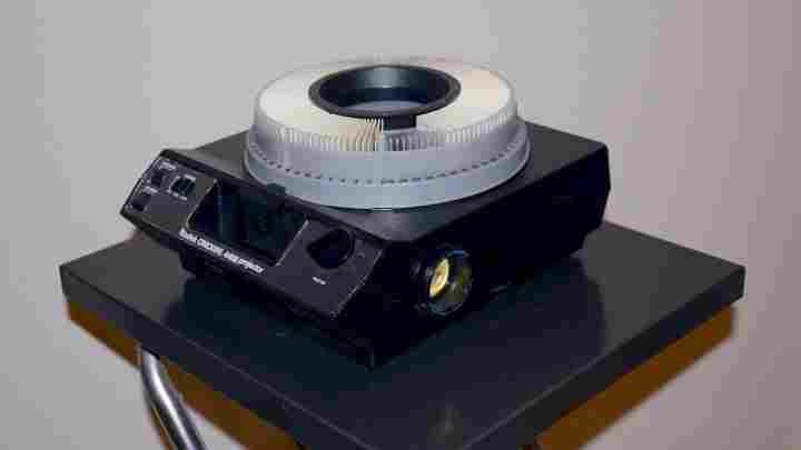 Fujifilm представила свій перший проектор з унікальною конструкцією