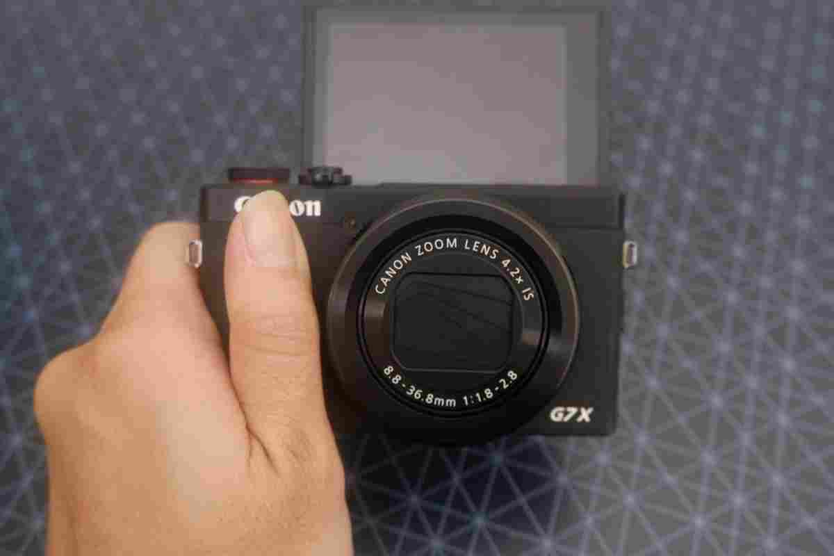 Canon представила компактну high-end-фотокамеру PowerShot G1 X Mark II за $800