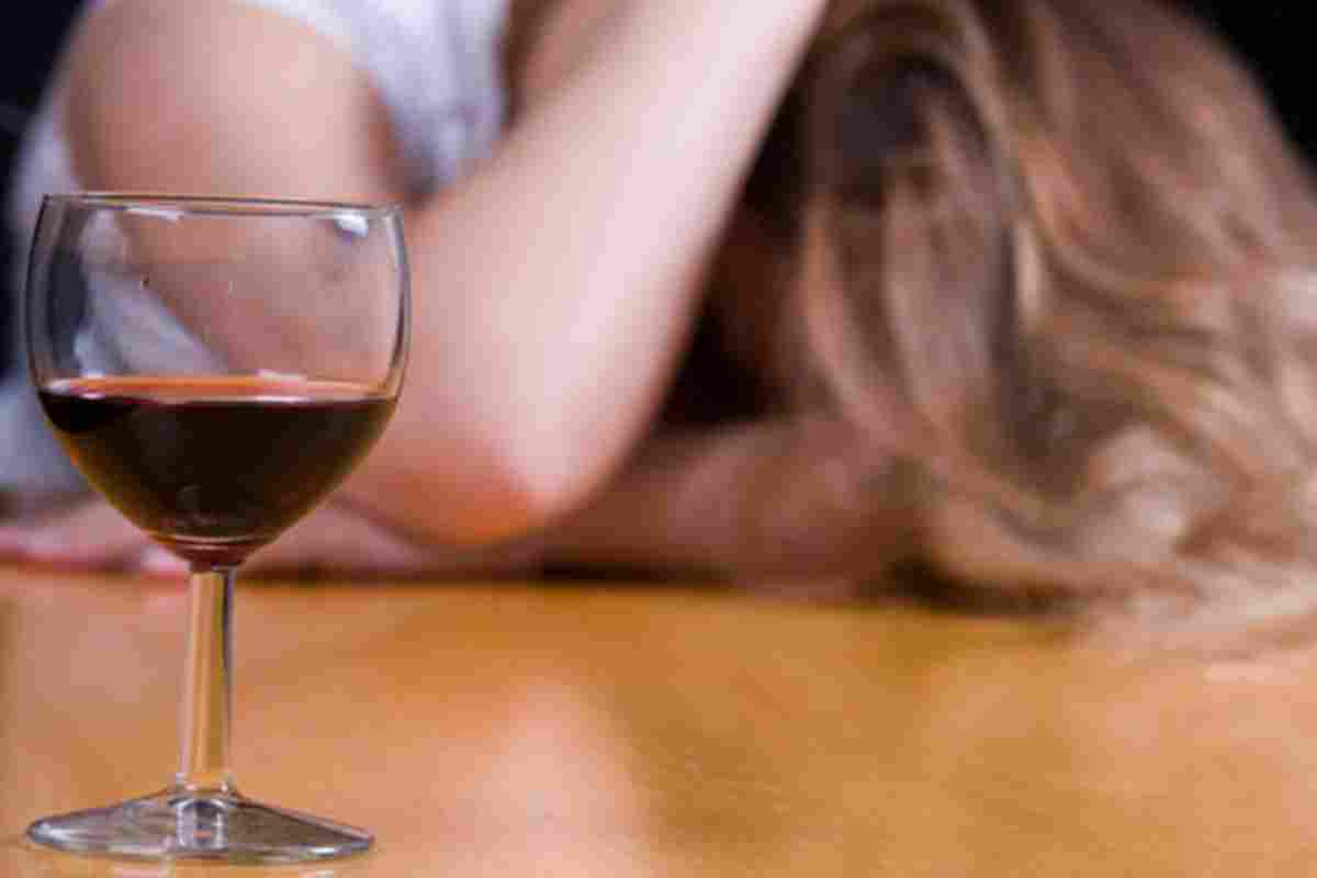 Из-за чего возникает алкоголизм и как лечить, чтобы не навредить