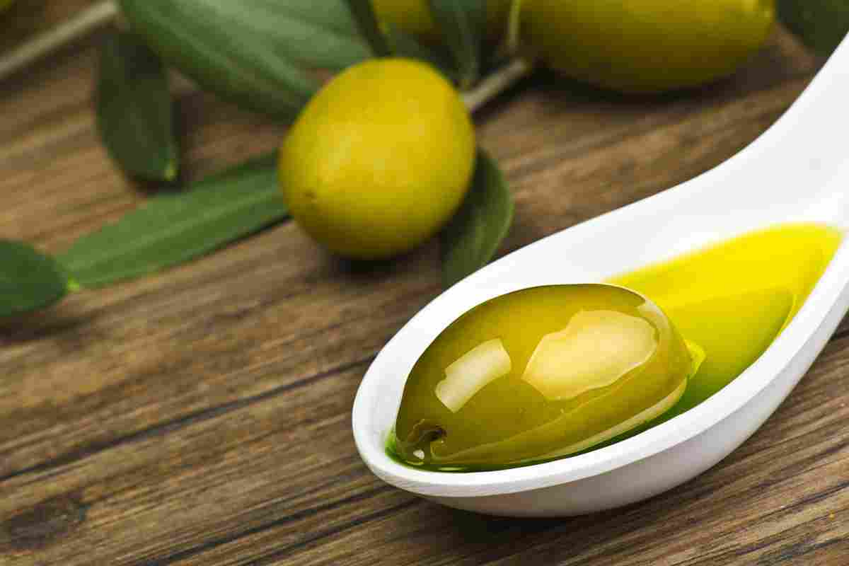 Маска для волосся з оливковою олією - 5 ефективних рецептів