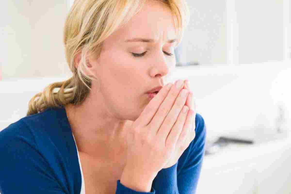 Чим лікувати сильний кашель у дорослого залежно від причини?