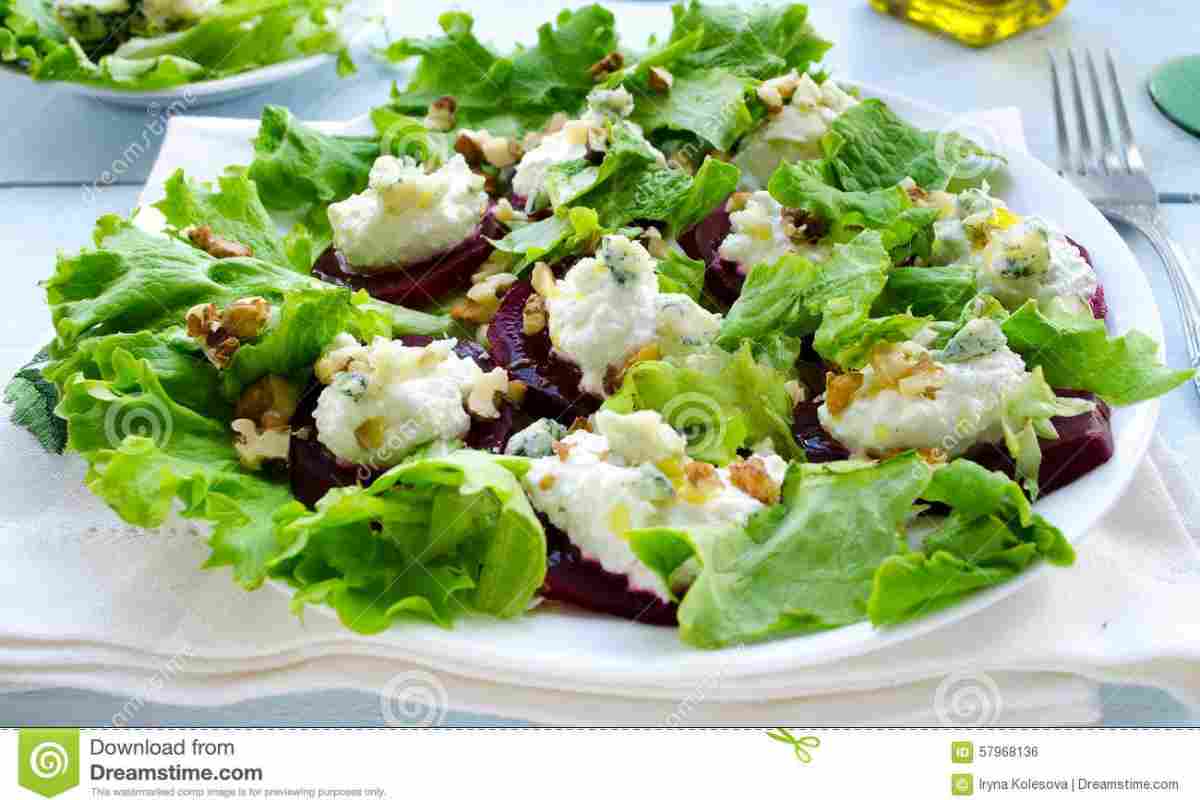Картопляний салат з горіхами і зеленню