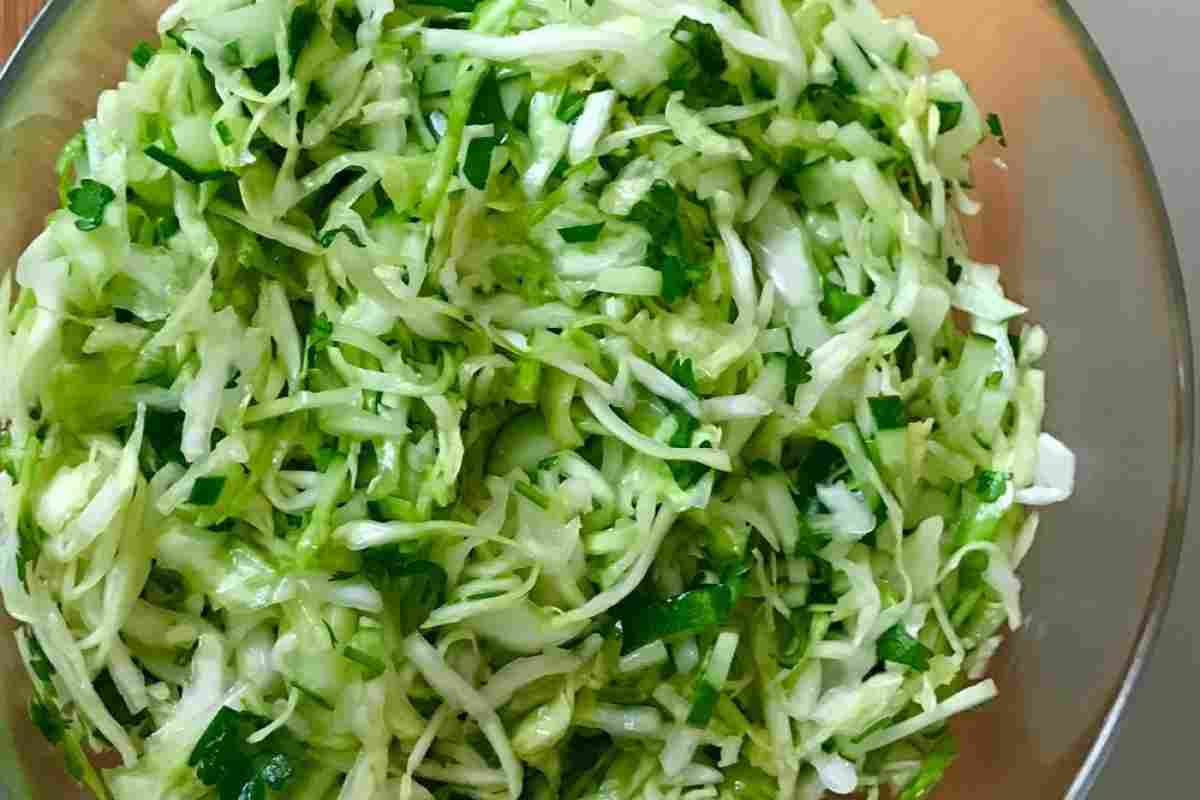 Салат з огірків і капусти