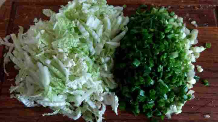 Салат з червоної капусти з зеленню і хреном