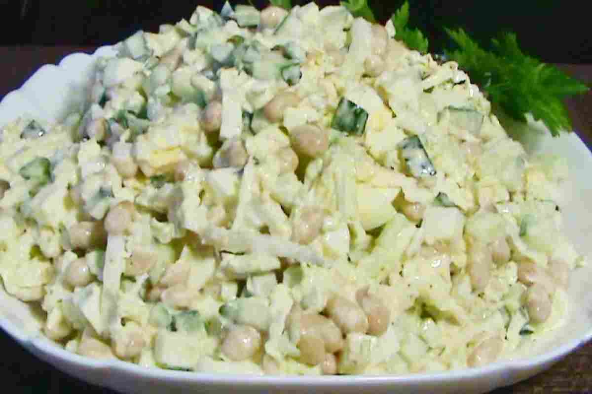 Салат з пекінської капусти з кукурудзою
