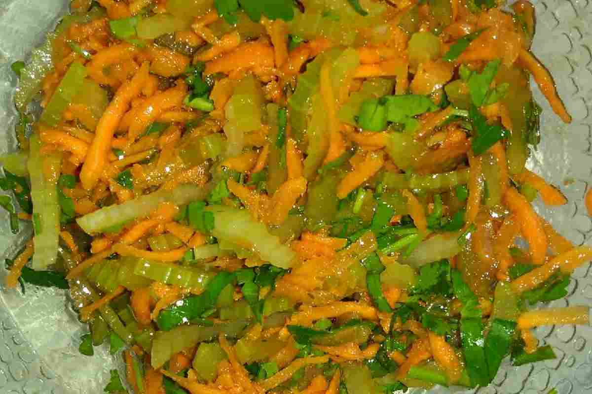 Салат з чорної редьки з морквою і селером