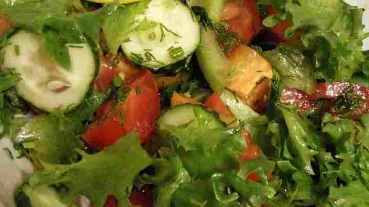 Салат із цикорія з овочами