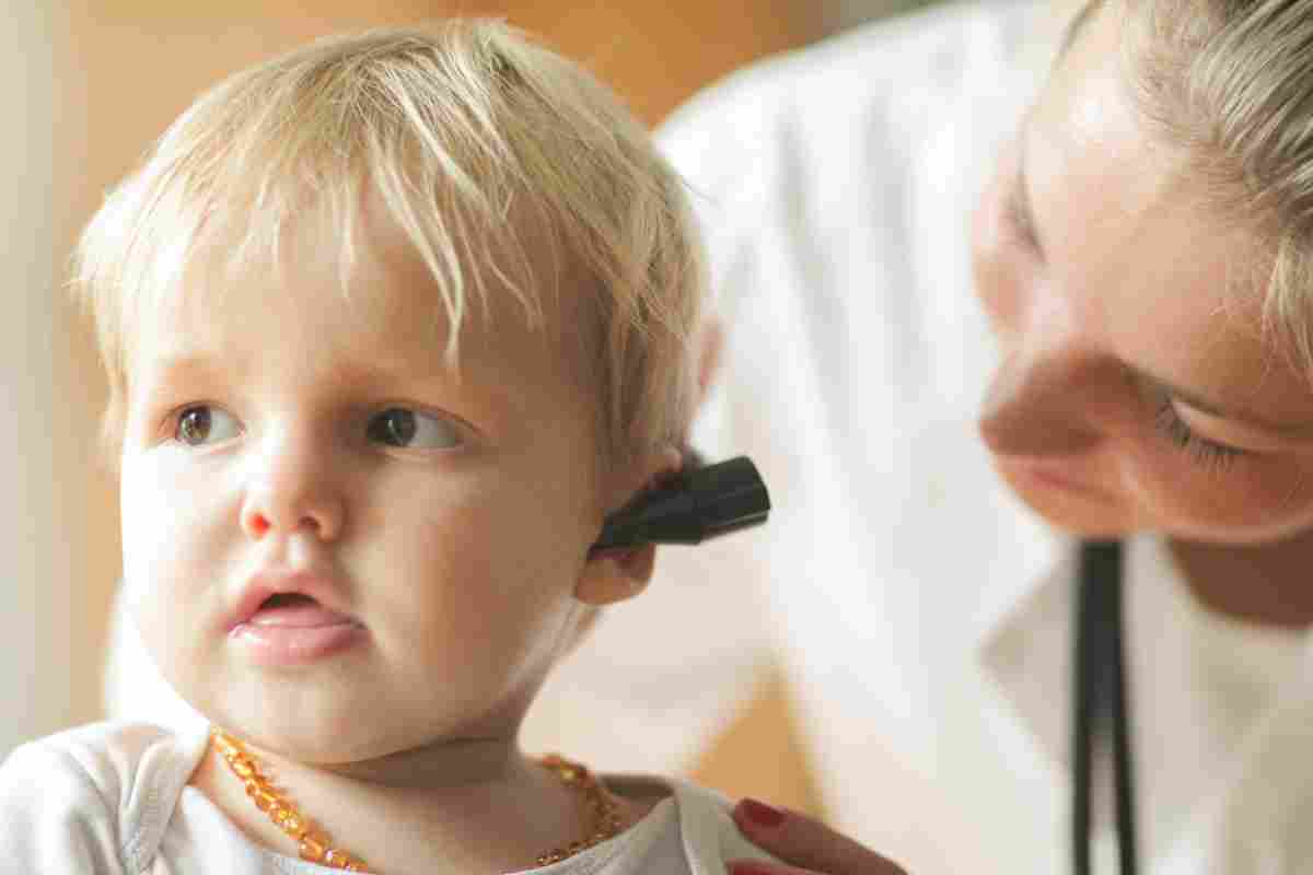 Проколювання вух маленьким дітям
