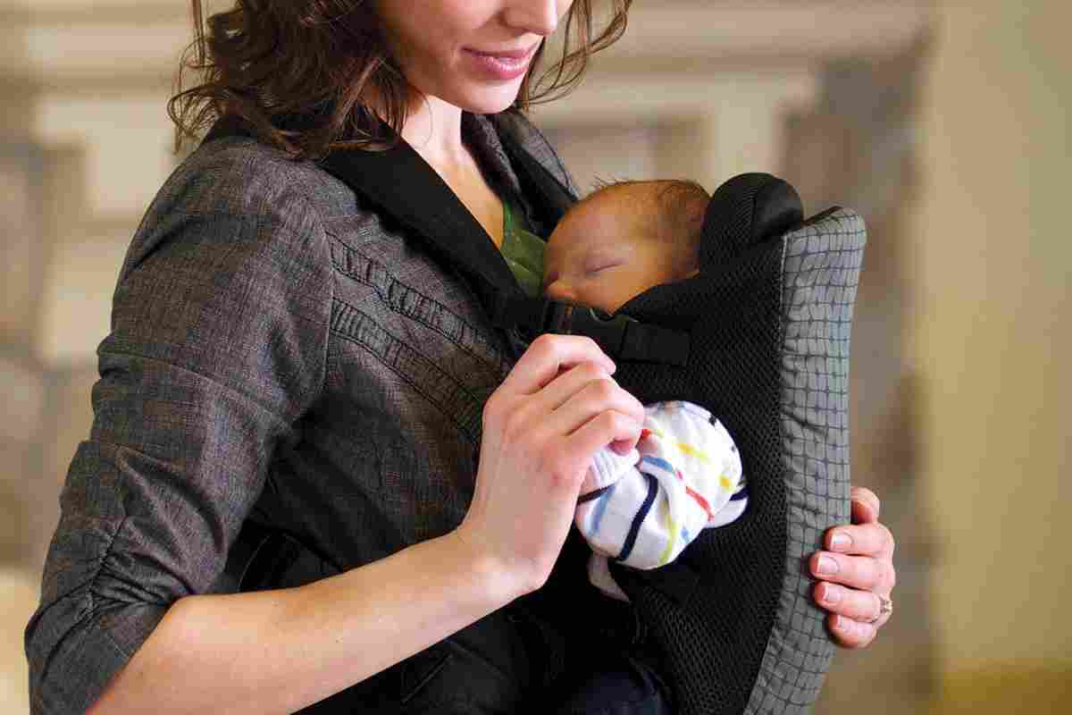 Слінг для новонароджених: способи носіння