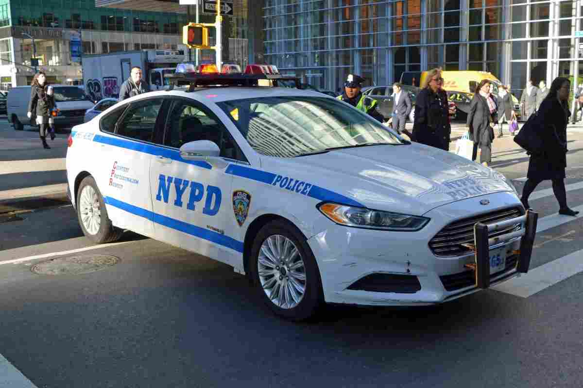 Ford пересадить американських поліцейських на гібридні авто