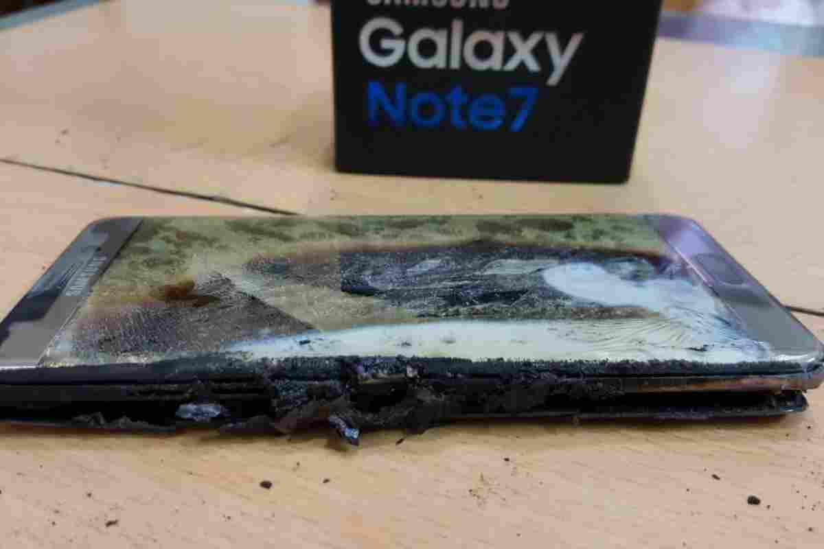 У США загорілися ще два замінені Galaxy Note7, скандал посилюється "