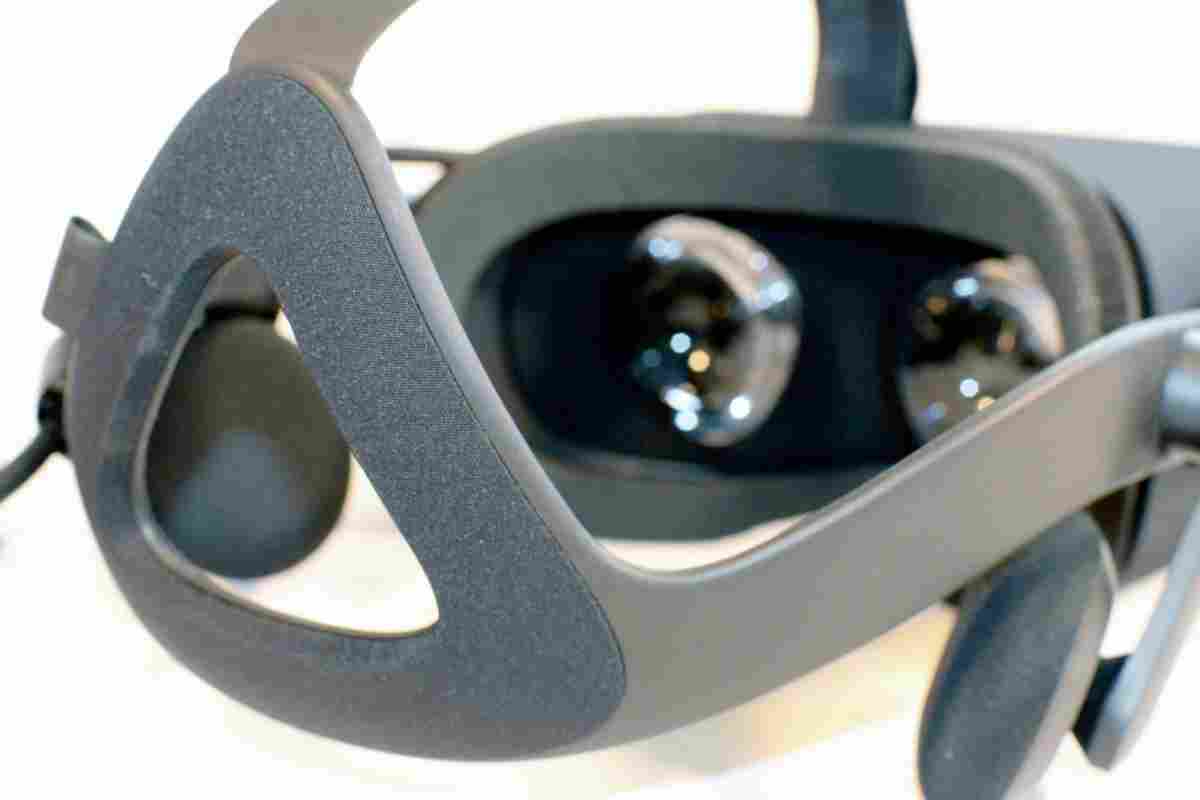 Oculus випустила внутрішньоканальні навушники для VR-шолома Rift