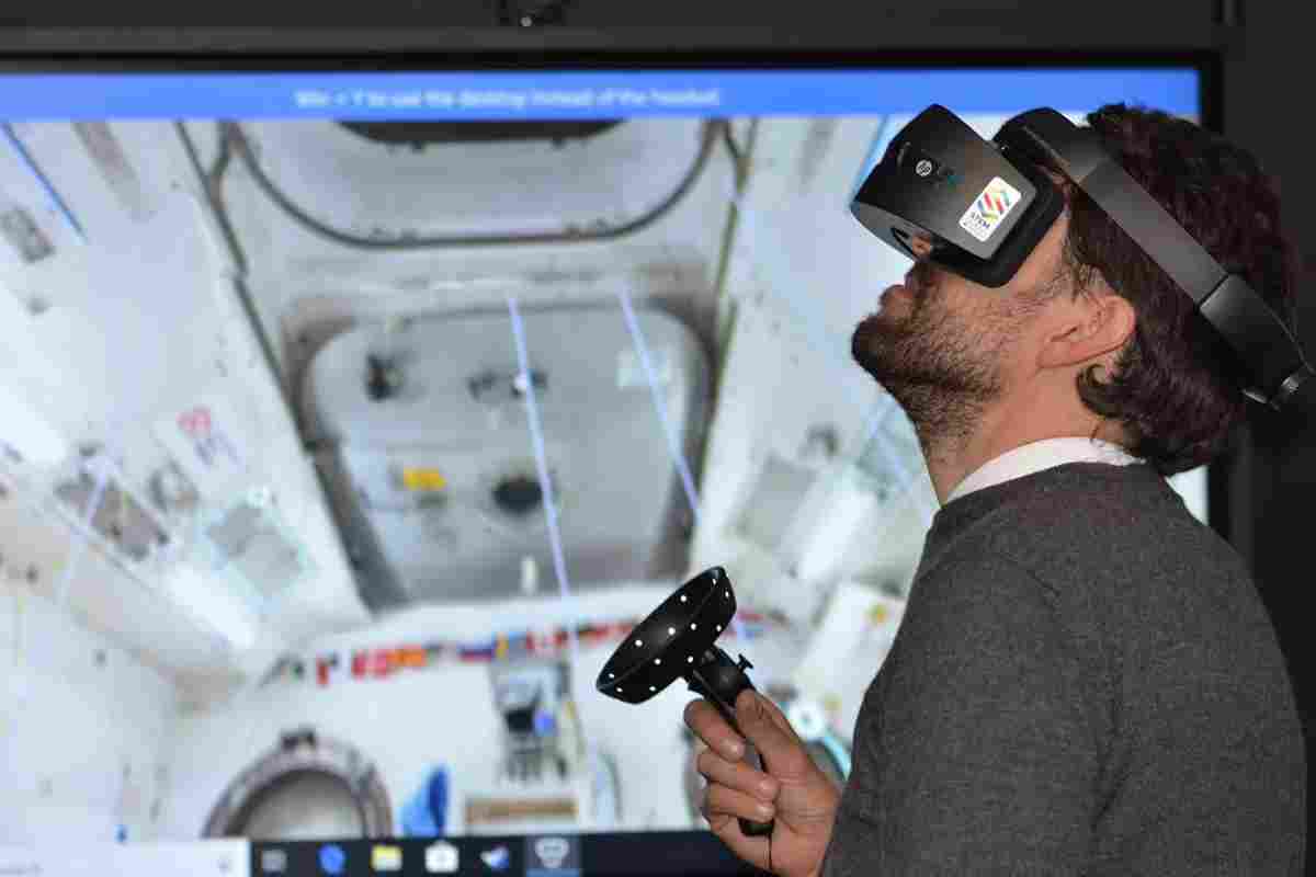 Анонсовано гарнітуру віртуальної реальності Huawei VR