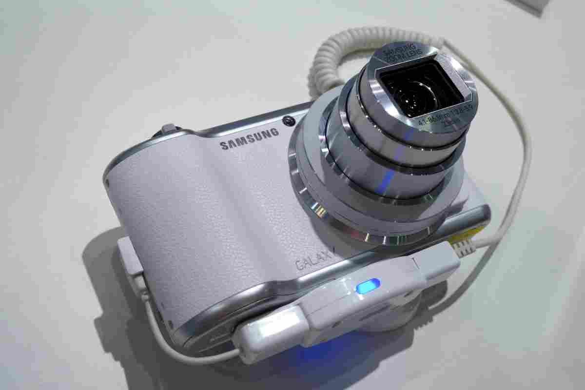 Патент Samsung натякає на iPhone-подібну камеру з оптичним зумом