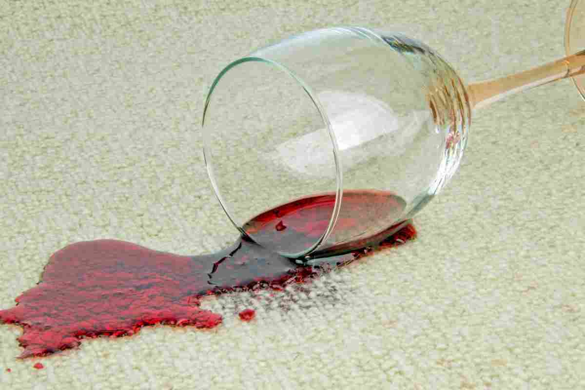 Як відмити пляму від вина