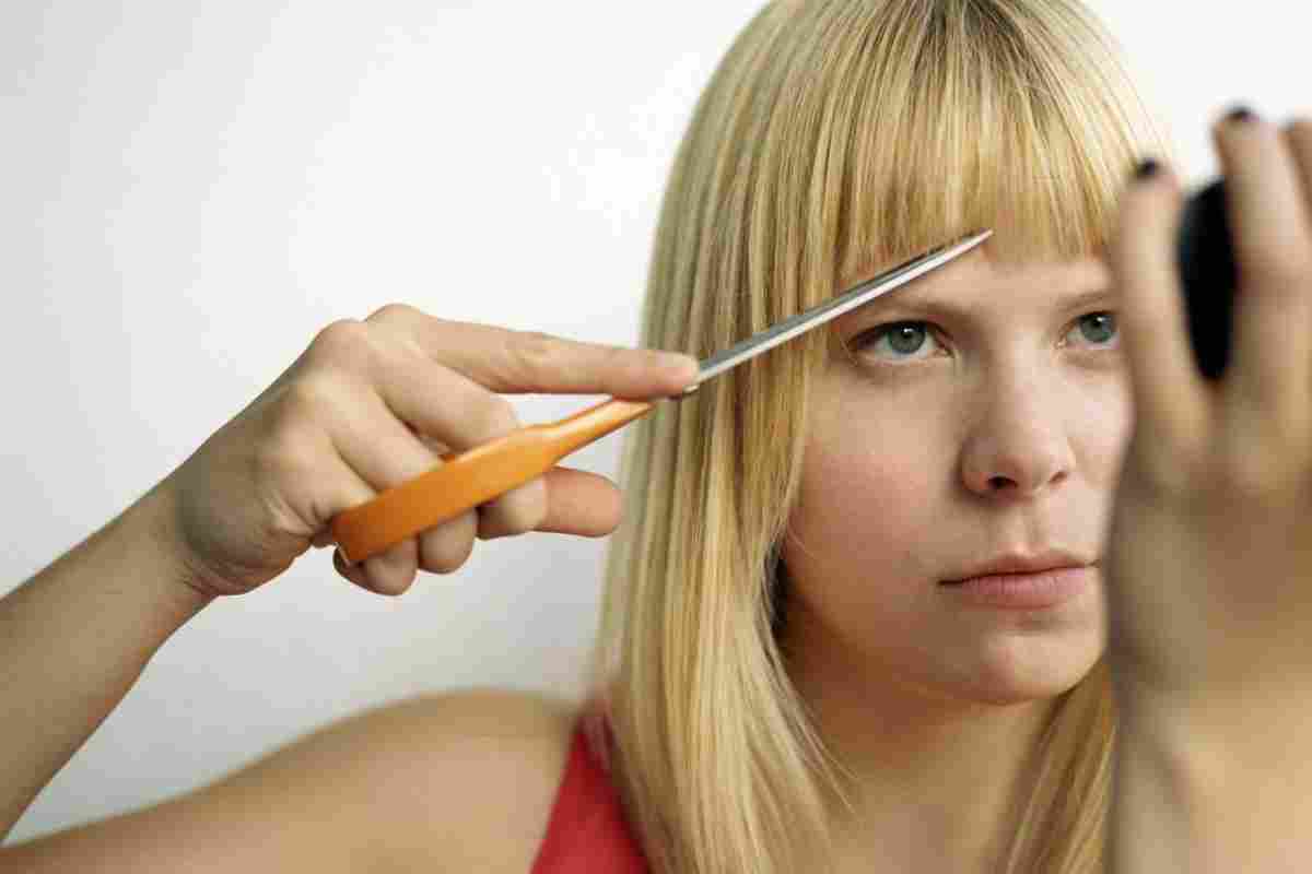 Як правильно підстригти косу челку самостійно