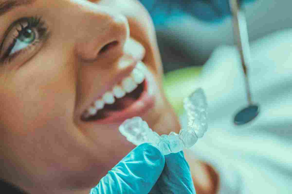 Як відбілити зуби без стоматолога