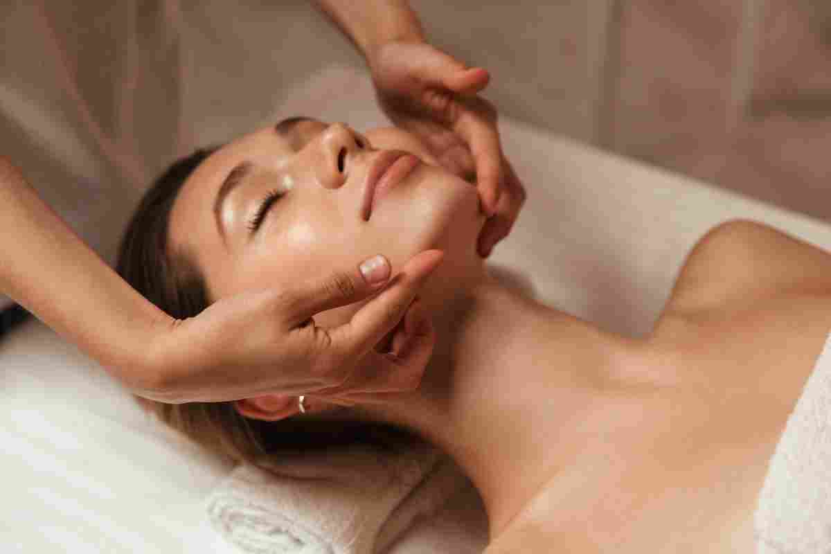 Як робити глибокий масаж обличчя