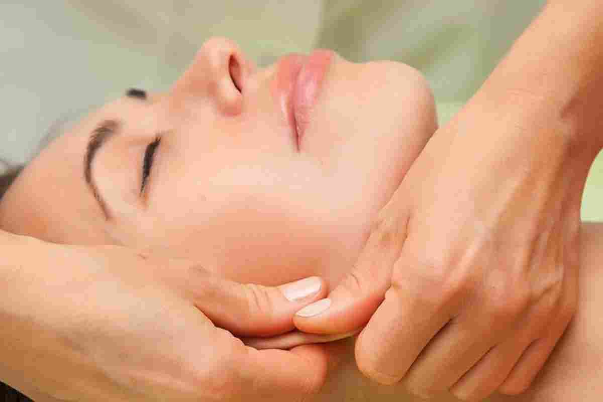 Як робити масаж обличчя