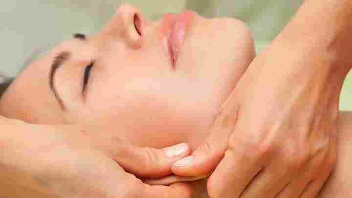 Як робити масаж обличчя