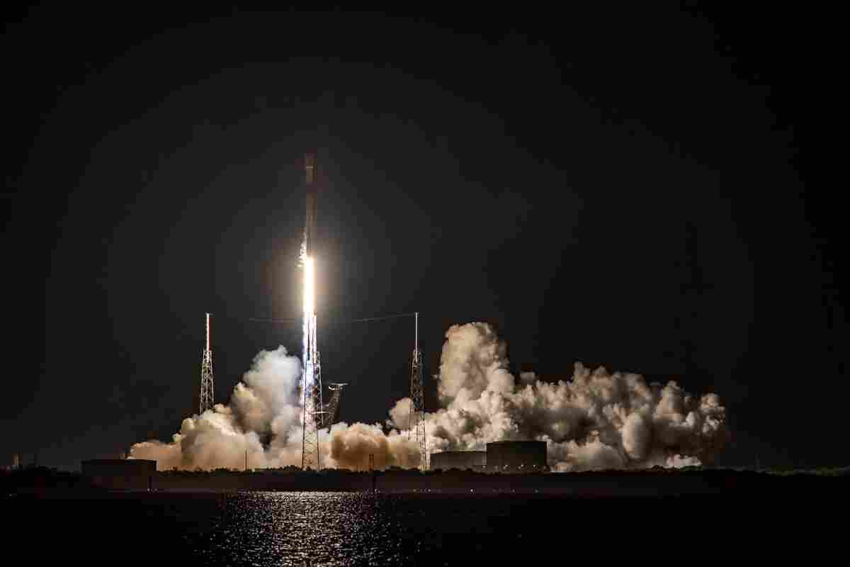 SpaceX успішно вивела на орбіту свій перший комерційної супутник
