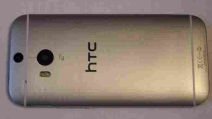 Нові знімки HTC M8 підтверджують наявність подвійної камери