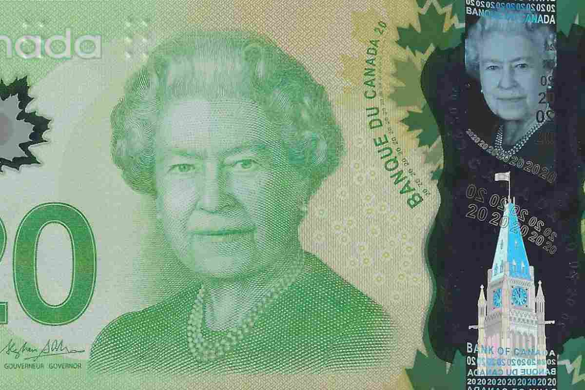 У Канаді вийшли пластикові банкноти