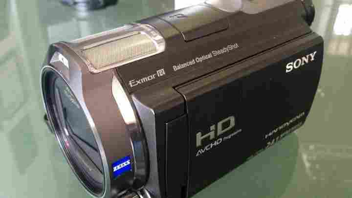 Кишенькова камера Sony HDR-GW66VE для любителів екстремального спорту