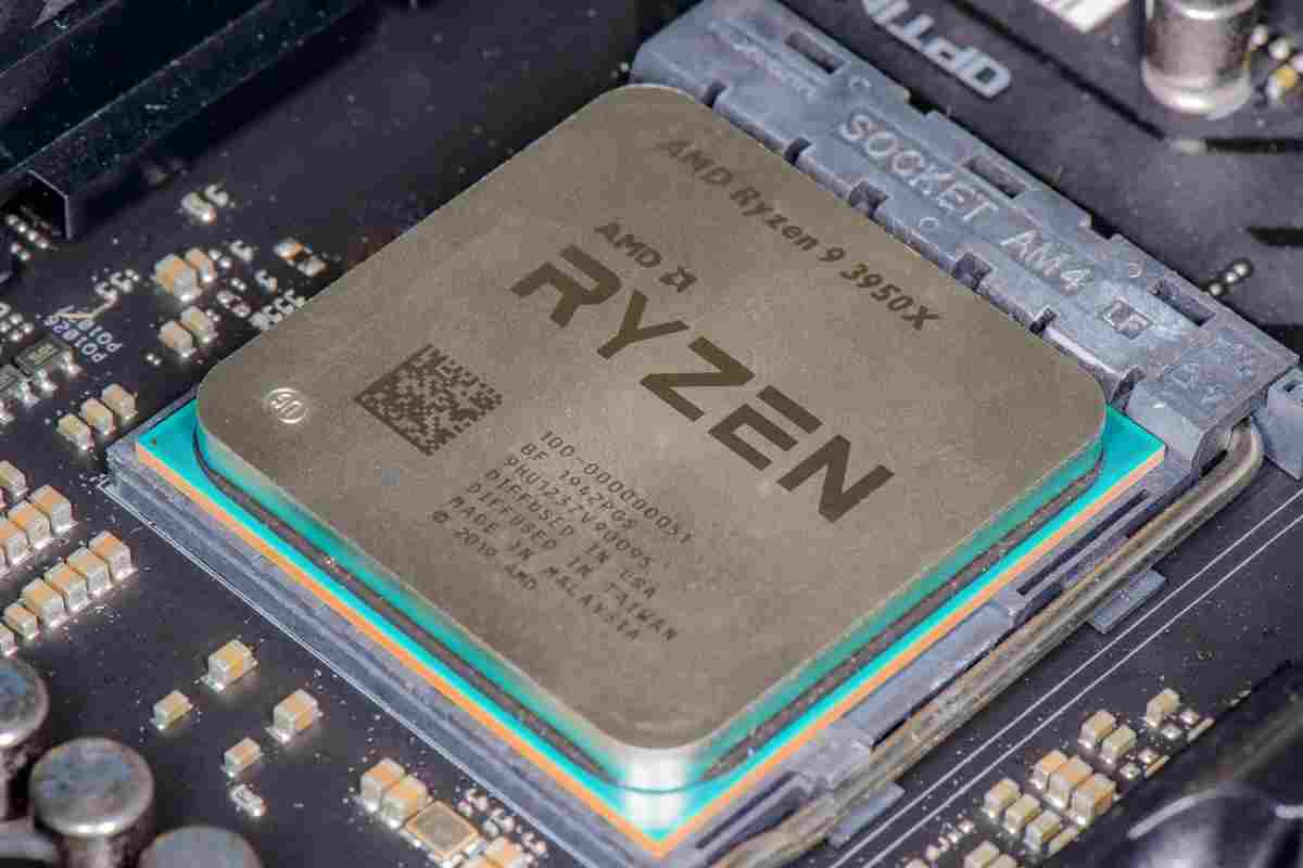 AMD може готувати прискорювач з 2304 потоковими процесорами