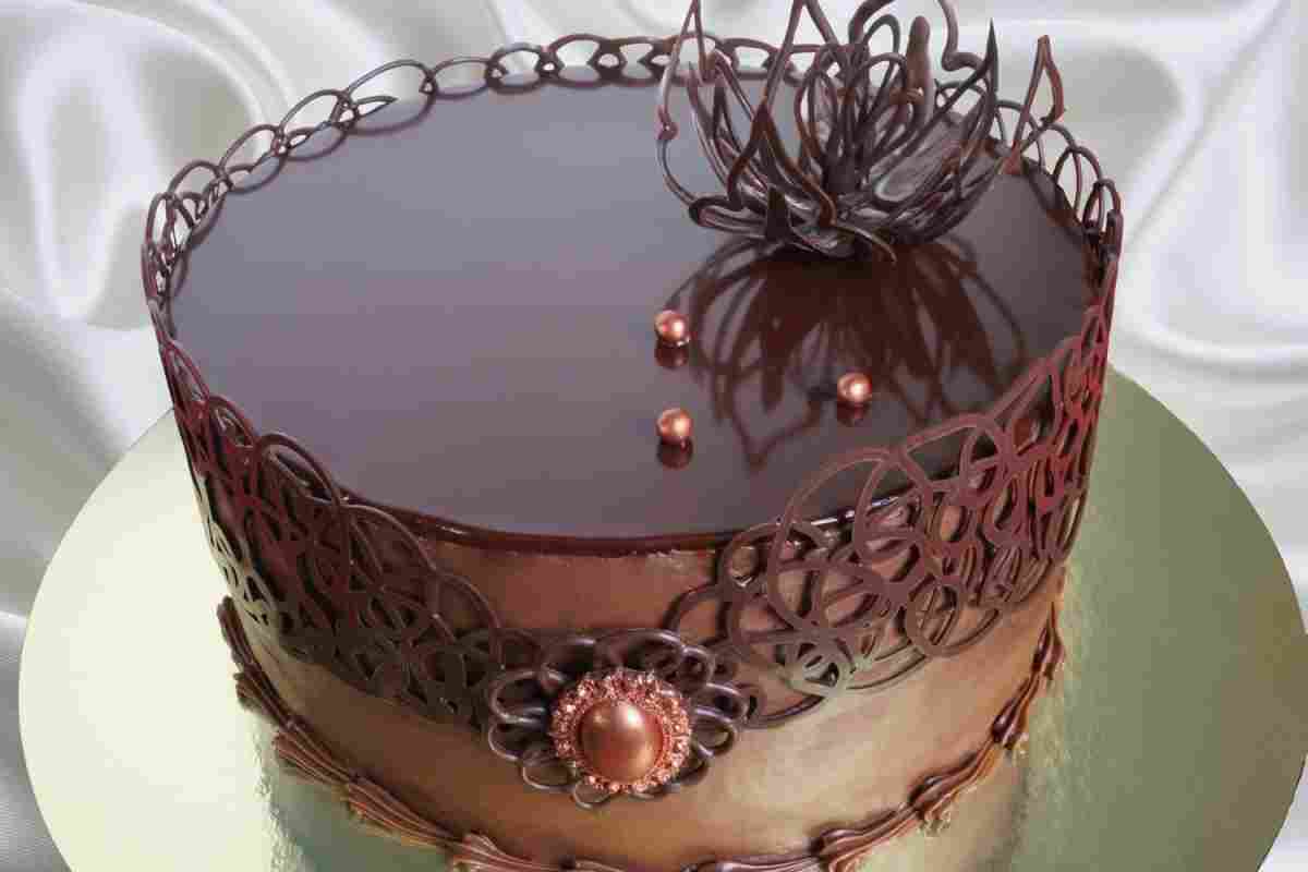 Як прикрасити торт глазур'ю