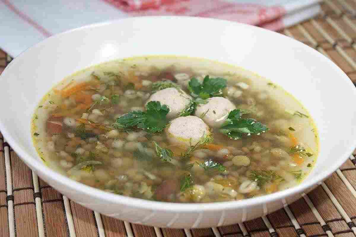 Вкусный рецепт маша. Суп с маш Бобы мунг. Маш крупа суп. Суп из крупы маш. Овощной суп с машем.