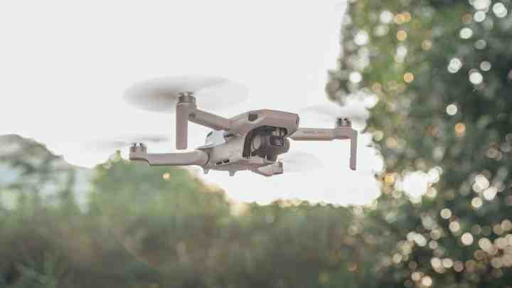 DJI представила камеру з 30-разовим зумом для промислових дронів