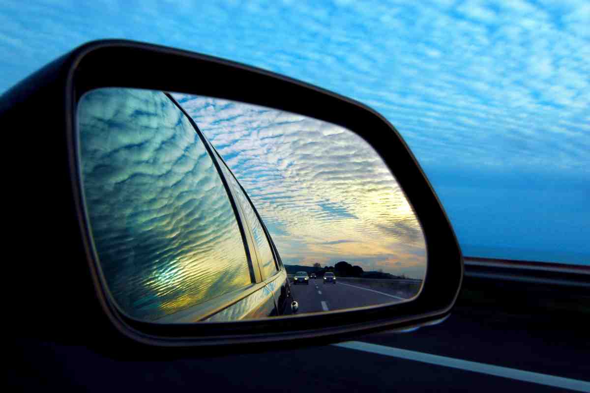  У 2015 році автомобілі Nissan отримають «розумні» дзеркала заднього виду