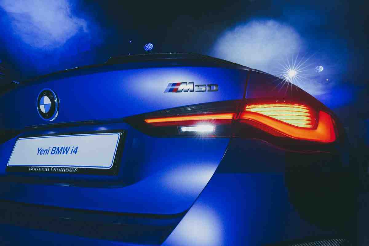BMW i8: прощавай звичний світлодіод, хай живе лазерне світло "
