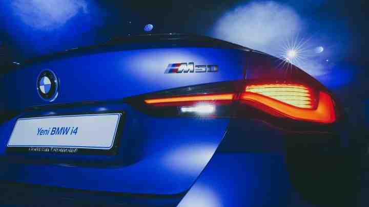 BMW i8: прощавай звичний світлодіод, хай живе лазерне світло 